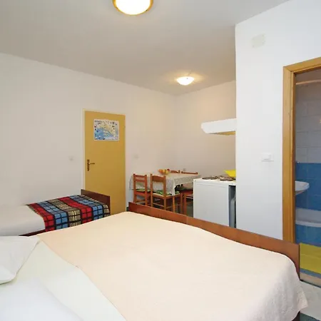 White Hill Studio-apartments Daire