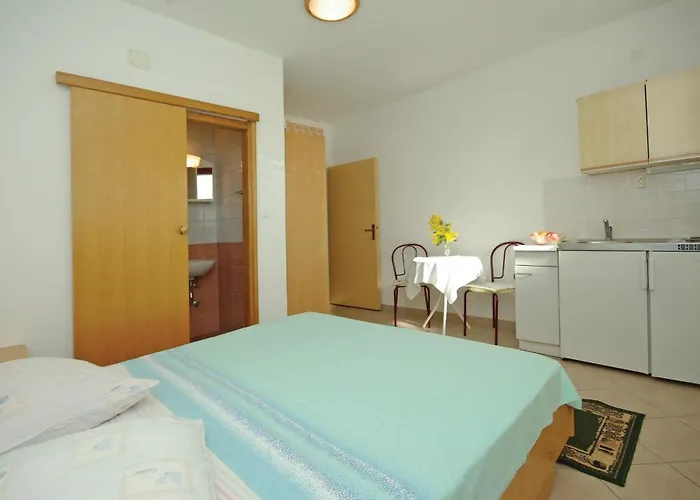 아파트 White Hill Studio-apartments *