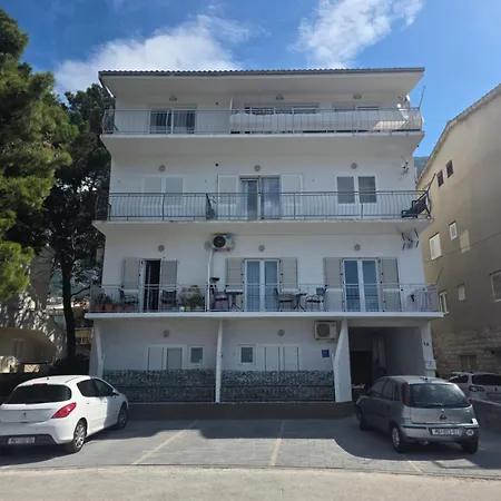 White Hill Studio-apartments Макарска
